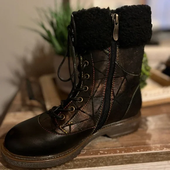 Stylish Black Lace-Up Women's Boots - Picture 2 of 11